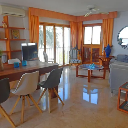 Seafront And Garden View Apartment