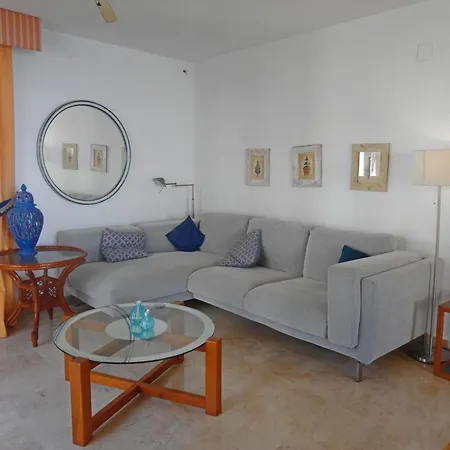 Seafront And Garden View Apartment
